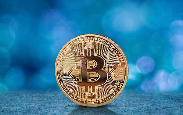 Coinbase深度解析：美国合规巨头的机遇与挑战