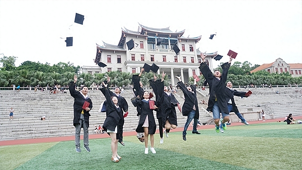 当坚持成为一种奢侈：从比亚迪和宫崎骏看长期主义的胜利